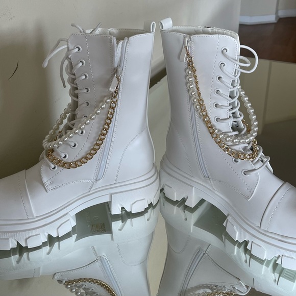 Custom jeweled combat boots white with gold chain and Pearl detail. - Picture 4 of 4